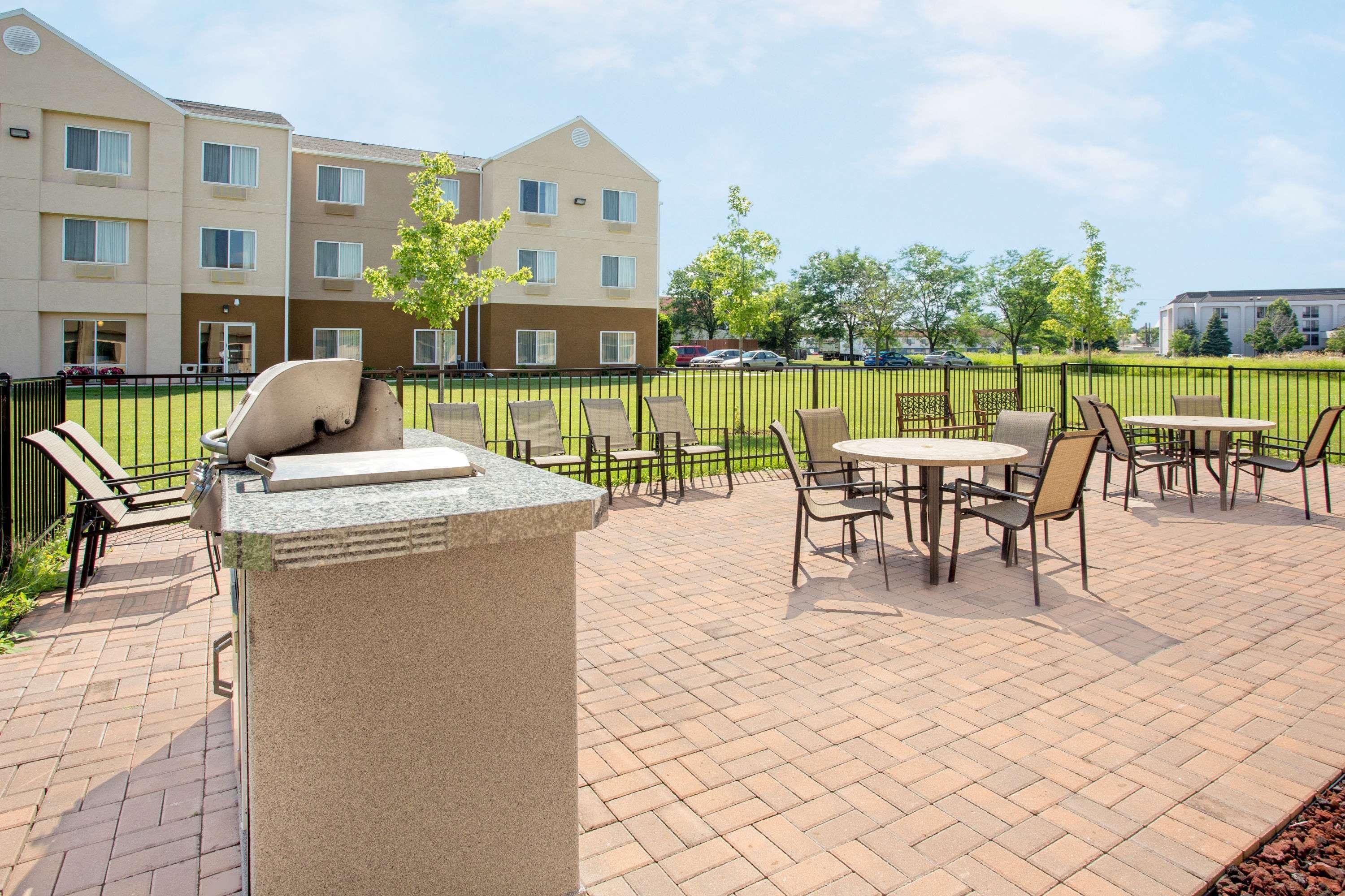 Baymont By Wyndham Green Bay Exterior photo